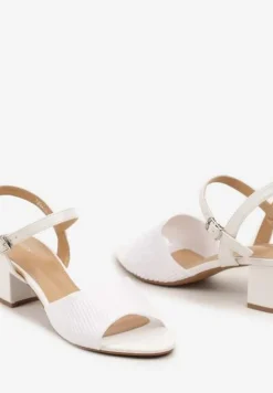 Białe Sandały na Słupkowym Obcasie z Tłoczeniem na Pasku Natissa