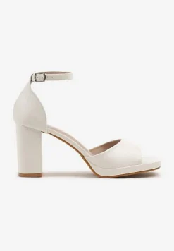 Białe Sandały na Słupkowym Obcasie z Kwadratowym Noskiem Tanarovia