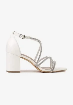 Białe Sandały na Słupku Vices Ozdobione Cyrkoniami Wiolavira