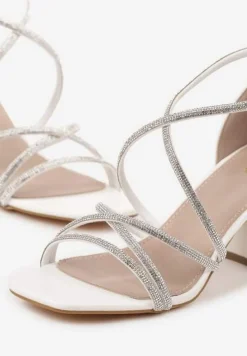 Białe Sandały na Słupku Vices Ozdobione Cyrkoniami Wiolavira