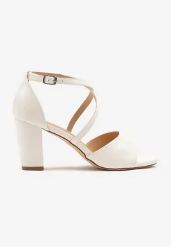 Białe Sandały na Słupku Vices Ozdobione Paskami Nitaniela
