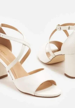 Białe Sandały na Słupku Vices Ozdobione Paskami Nitaniela