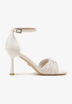 Białe Sandały na Szpilce Vices Ozdobione Supełkami Saromelle
