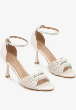 Białe Sandały na Szpilce Vices Ozdobione Supełkami Saromelle
