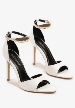 Białe Sandały na Szpilce z Eleganckim Zdobieniem przy Kostce Idarelle