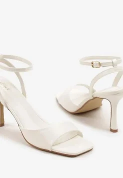 Białe Sandały na Szpilce z Noskiem o Kwadratowym Kształcie i Paskiem z Klamerką Meviora