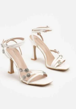 Białe Sandały na Szpilce Zdobione Paskami i Cyrkoniowymi Aplikacjami z Kwiatami Hanariel