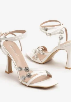Białe Sandały na Szpilce Zdobione Paskami i Cyrkoniowymi Aplikacjami z Kwiatami Hanariel