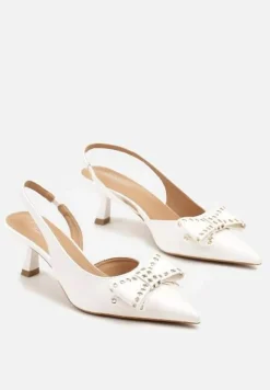 Białe Sandały Slingback na Kaczuszce Zdobione Kokardą z Nitami Rizonna