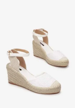 Białe Sandały Synatai