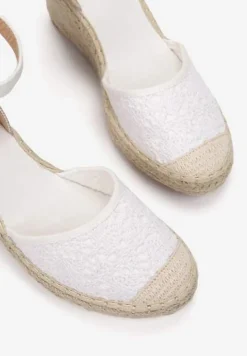 Białe Sandały Synatai