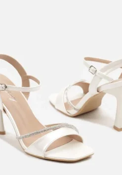Białe Sandały Szpilki z Cyrkoniowym Zdobieniem na Obcasie Typu Klepsydra Haldiva