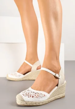 Białe Sandały Typu Espadryle z Ażurową Cholewką i Plecionym Koturnem Nusithena