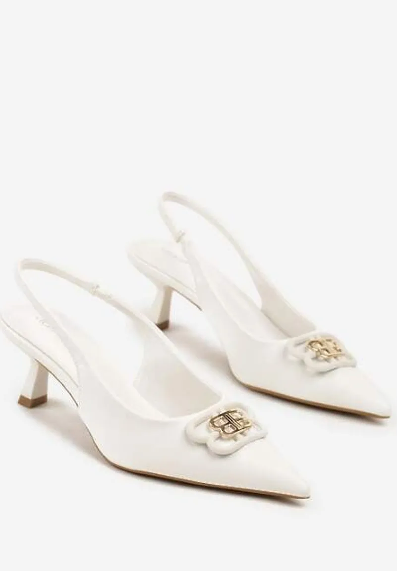 Białe Sandały Vices na Kaczuszce Typu Slingback Ozdobione Metaliczną Aplikacją Lilarunea