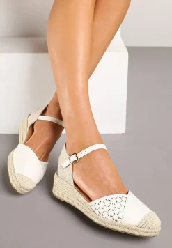 Białe Sandały Vices na Plecionym Koturnie w Stylu Boho Erathria