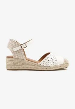 Białe Sandały Vices na Plecionym Koturnie w Stylu Boho Erathria