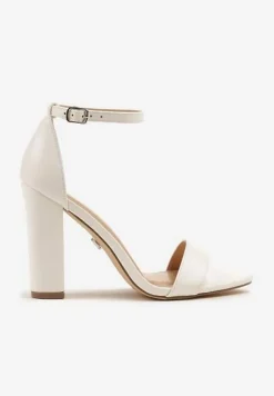 Białe Sandały Vices na Słupku w Klasycznym Stylu Feve