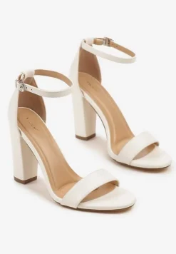 Białe Sandały Vices na Słupku w Klasycznym Stylu Feve