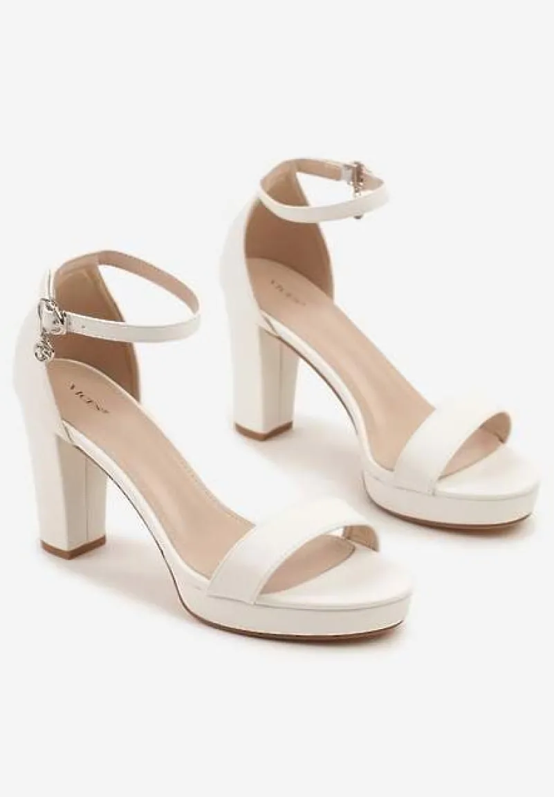 Białe Sandały Vices na Słupkowym Obcasie z Paskiem Wokół Kostki Maritira