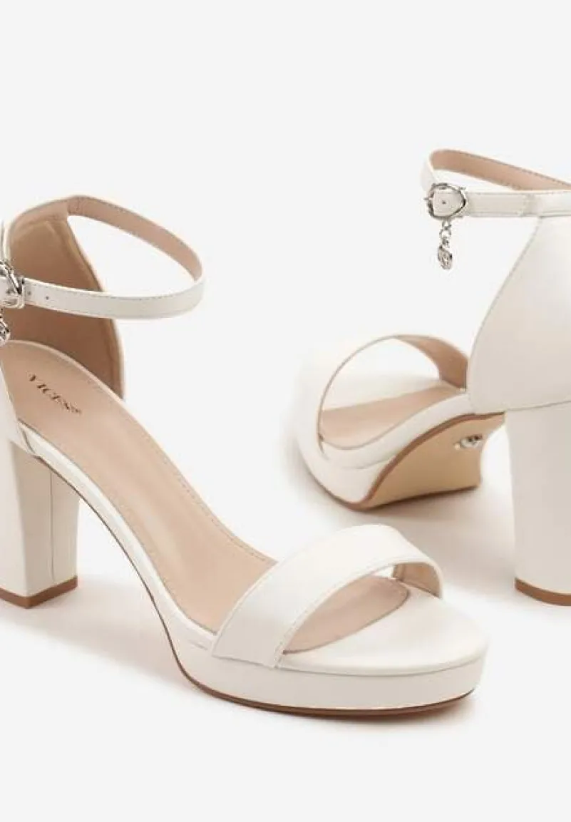Białe Sandały Vices na Słupkowym Obcasie z Paskiem Wokół Kostki Maritira
