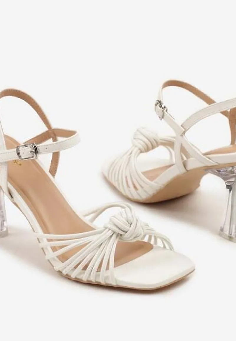 Białe Sandały Vices na Transparentnym Słupku z Supełkiem Saradina