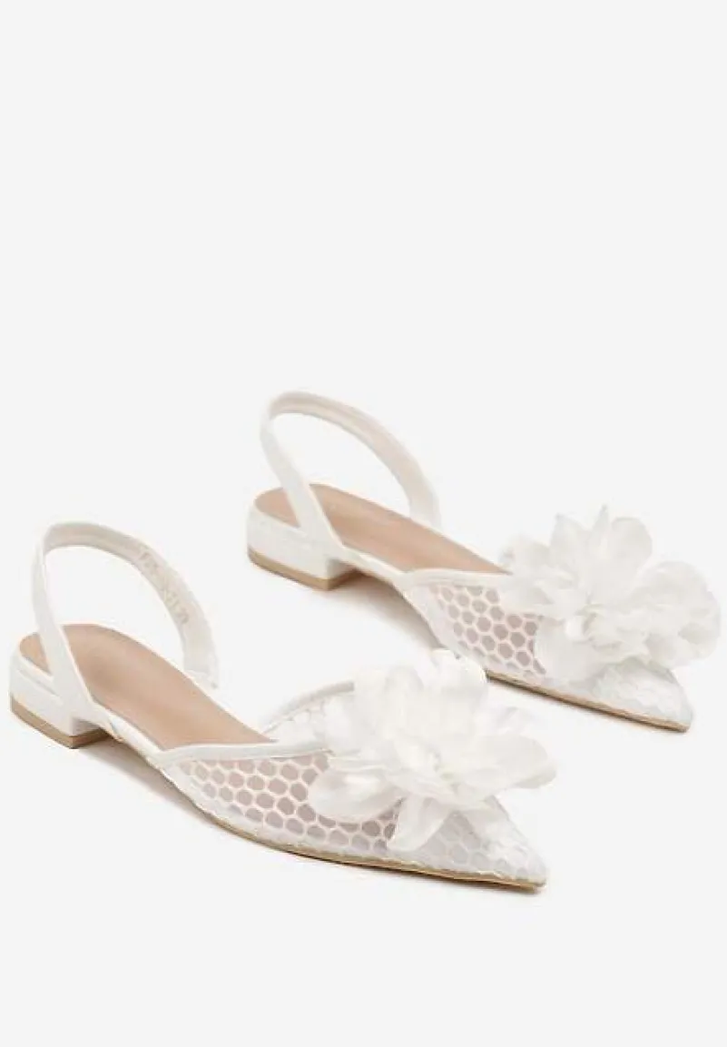 Białe Sandały Vices Slingback z Siateczkową Cholewką Ozdobione Kwiatem 3D Lilivora