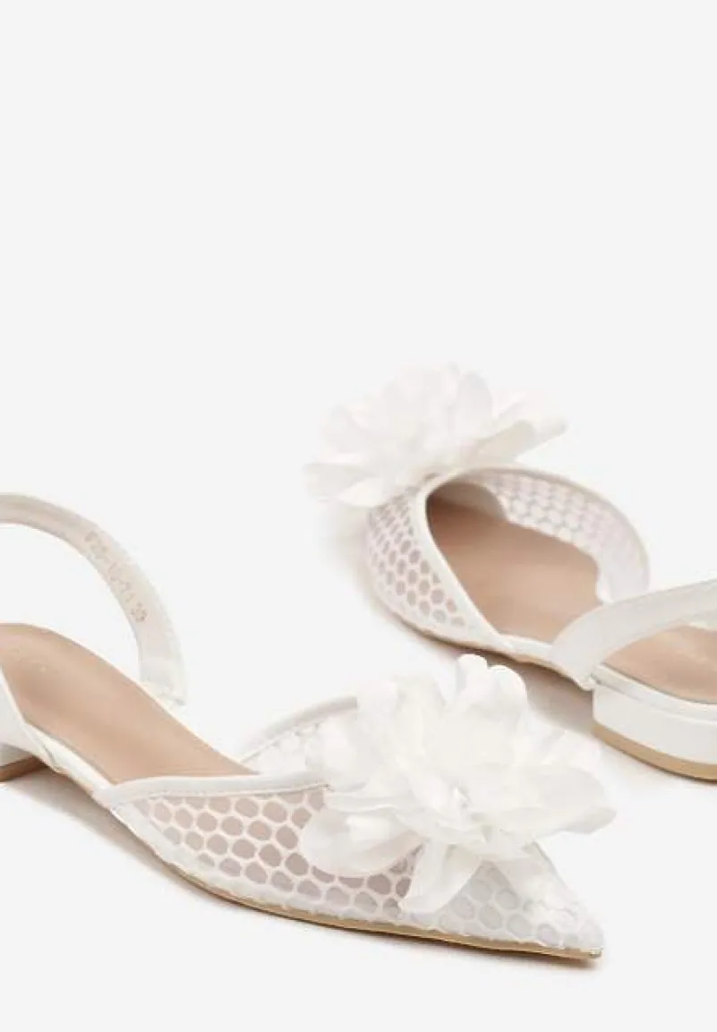 Białe Sandały Vices Slingback z Siateczkową Cholewką Ozdobione Kwiatem 3D Lilivora
