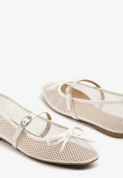 Białe Siateczkowe Balerinki Vices z Paskiem z Klamrą i Ozdobną Kokardką Niladiela
