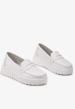 Białe Skórzane Półbuty Mokasyny na Niskiej Platformie z Perforacją Lioran