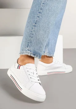 Białe Skórzane Sneakersy na Płaskiej Podeszwie ze Skórzaną Wkładką i Perforacją Galiwa