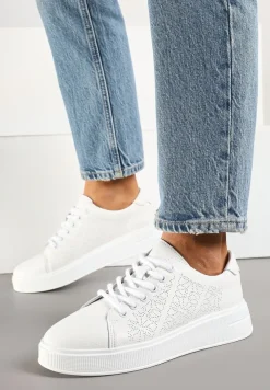 Białe Skórzane Sneakersy w Stylu Tenisówek Zdobione Perforacją Korelevia