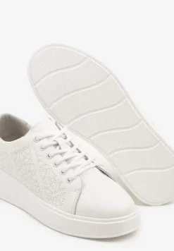Białe Skórzane Sneakersy w Stylu Tenisówek Zdobione Perforacją Korelevia