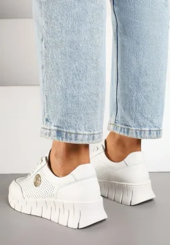 Białe Skórzane Sneakersy z Metaliczną Ozdobą i Skórzaną Wkładką Milothra