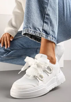 Białe Sneakersy na Grubej Podeszwie z Ozdobnymi Sznurówkami Zeldema