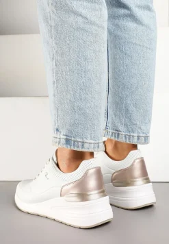 Białe Sneakersy na Koturnie Zdobione Tłoczeniami i Aplikacją Marovea