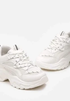 Białe Sneakersy na Masywnej Podeszwie z Siateczkowym Wstawkami i Ozdobnymi Sznurówkami Ollavia