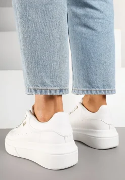 Białe Sneakersy na Niskim Koturnie Zdobione Metalicznymi Wstawkami Alirisa