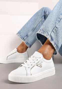 Białe Sneakersy na Płaskiej Podeszwie ze Skóry z Metaliczną Ozdobą Melabra