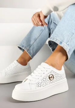 Białe Sneakersy na Platformie z Ażurowym Zdobieniem i Aplikacją Dalirnna