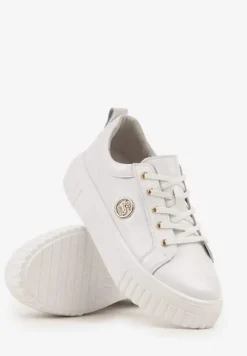 Białe Sneakersy na Platformie ze Skóry Naturalnej z Metaliczną Ozdobą Dolennea