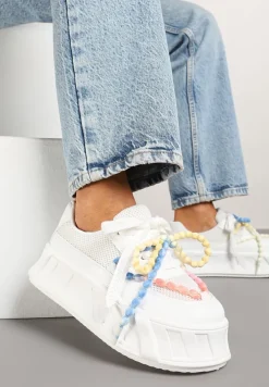 Białe Sneakersy na Platformie Ozdobione Koralikami Isivisa
