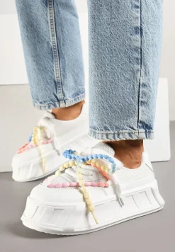 Białe Sneakersy na Platformie Ozdobione Koralikami Isivisa