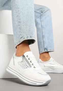 Białe Sneakersy na Platformie Ozdobione Suwakiem i Paskami Korirae