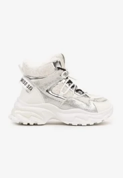 Białe Sneakersy na Platformie Ozdobione Metaliczną Nicią i Futerkiem Volattia