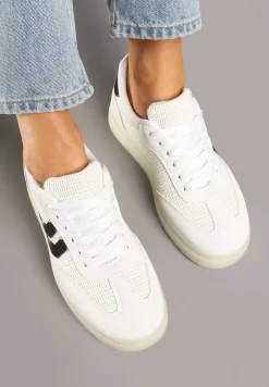 Białe Sneakersy Ozdobione Paskami Sadleane