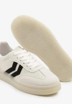 Białe Sneakersy Ozdobione Paskami Sadleane