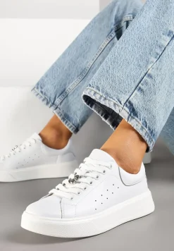 Białe Sneakersy Skórzane z Metaliczną Aplikacją i Perforacją Xalzeki