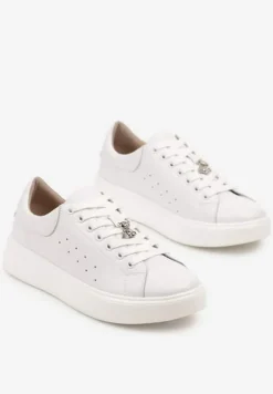 Białe Sneakersy Skórzane z Metaliczną Aplikacją i Perforacją Xalzeki