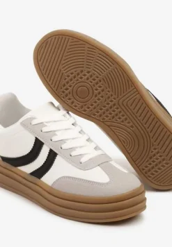 Białe Sneakersy Typu Kultowe Tenisówki na Grubej Podeszwie z Tłoczeniem Lisanitea