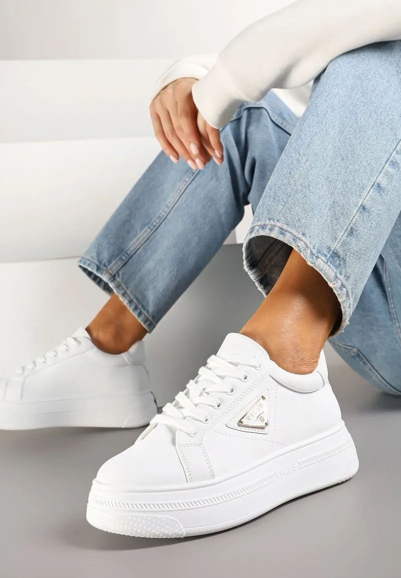 Białe Sneakersy Vices na Grubej Podeszwie Zdobione Aplikacją Aranellis